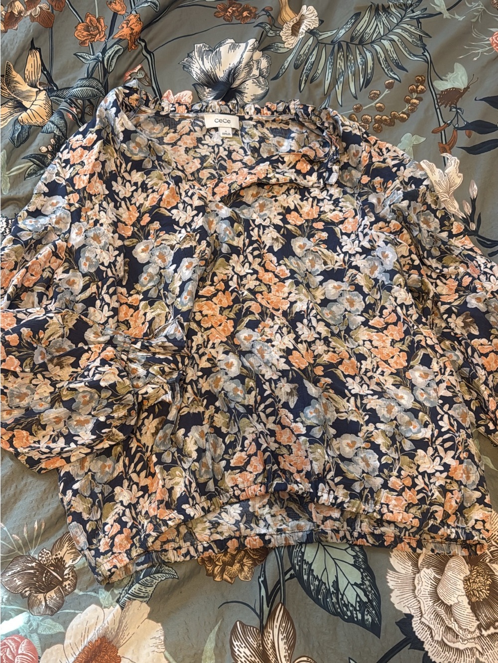 Floral blouse with ruffle sleeves medium